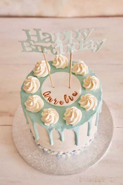 Enfoque Selectivo Delicioso Pastel Cumpleaños Sobre Fondo Madera — Foto de Stock