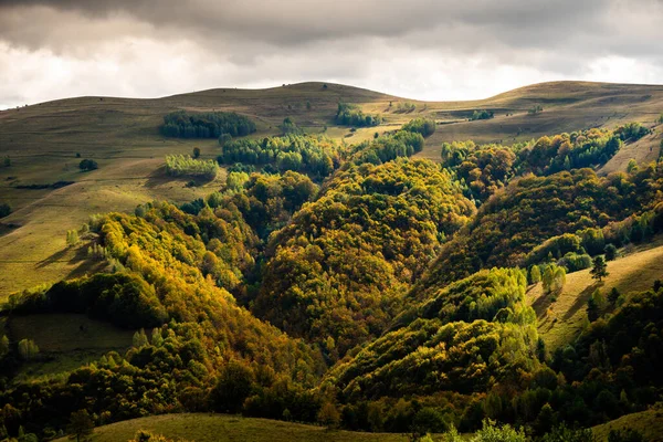 Bellissimo Paesaggio Con Famosa Catena Montuosa Apuseni Romania Sotto Cielo — Foto Stock