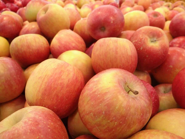 新鮮な赤いリンゴのクローズアップショット — ストック写真