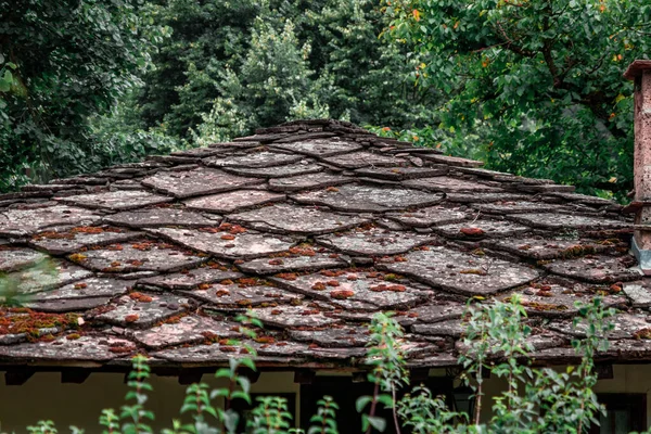 Bulgarca Tarihi Tipik Bir Çatı Evi Manzarası — Stok fotoğraf