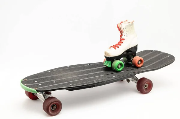 Closeup Shot White Roller Skate Black Skateboard — Stock Photo, Image