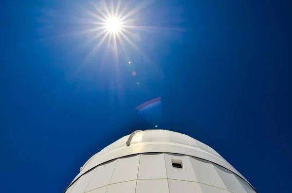 Eine Flache Aufnahme Des Modernen Wissenschaftlichen Astronomischen Observatoriums — Stockfoto