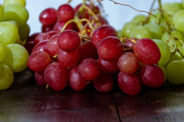 Primer Plano Uvas Frescas Una Caja Madera Mercado Alimentos — Foto de Stock