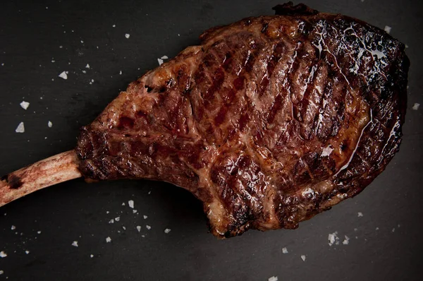 Steak Tomahawk Magnifiquement Poêlé Moyen Rare Rare — Photo