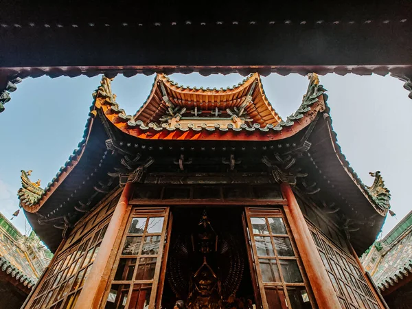 Çin Deki Tarihi Kaifeng Tapınağının Alçak Açılı Bir Görüntüsü — Stok fotoğraf