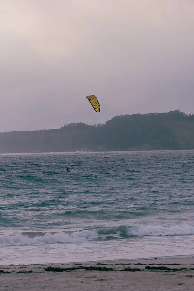 Cangas Spanje Nov 2020 November 2020 Deportisten Practicando Kitesurf Una — Stockfoto