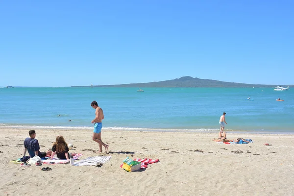 Auckland New Zealand Nov 2020 Вид Людей Пляжі Місії Бей — стокове фото