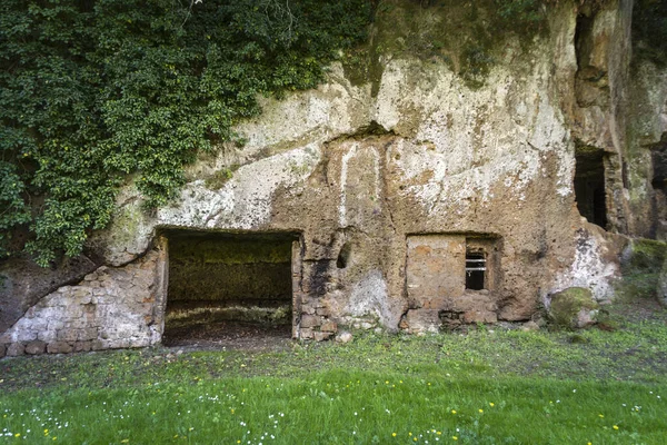 라치오 비테르보의 동굴들 — 스톡 사진