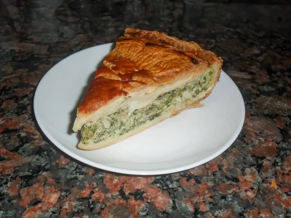 Tiro Ângulo Alto Uma Porção Uma Torta Vegetal Uma Chapa — Fotografia de Stock