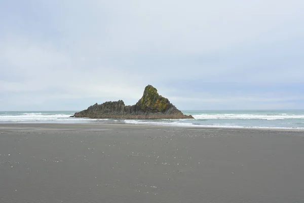 Paratahi Island Vid Karekare Beach Whatipu Naturreservat — Stockfoto