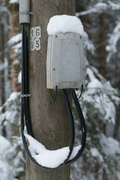 Coup Vertical Compteur Électrique Sur Poteau Pendant Hiver — Photo