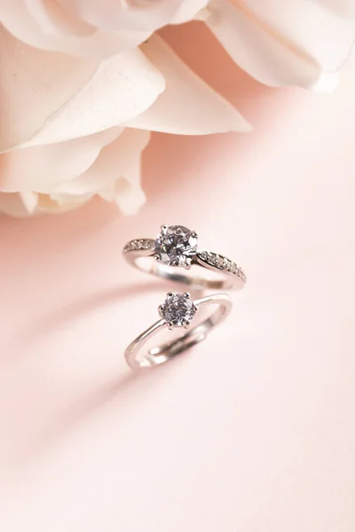 Vertical Shot Couple Diamond Rings Pink Surface — Stock Photo, Image