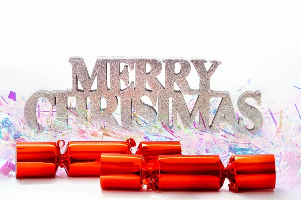 Nahaufnahme Eines Festlichen Weihnachtskrachers Isoliert Vor Weißem Hintergrund — Stockfoto