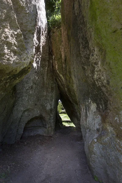 Een Verticale Opname Van Rotsstructuren Sutri Viterbo Italië — Stockfoto