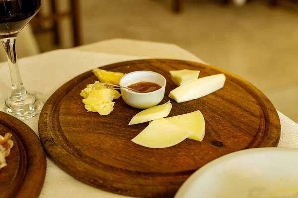 Closeup Pieces Cheese Small Plate Ketchup Wooden Tray Glass Wine — Stock Photo, Image