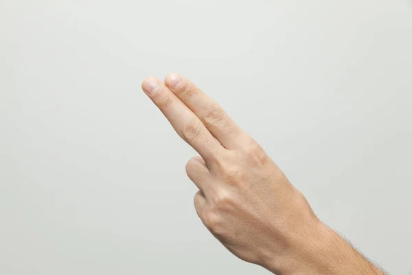 Primer Plano Una Persona Mostrando Dos Dedos Sobre Fondo Gris — Foto de Stock