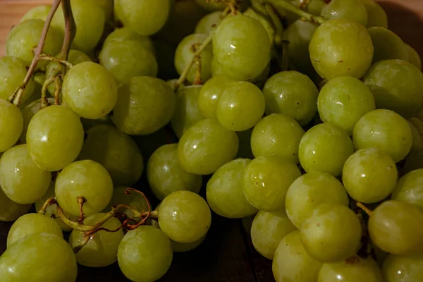 Close Uvas Frescas Uma Caixa Madeira Mercado Alimentos — Fotografia de Stock