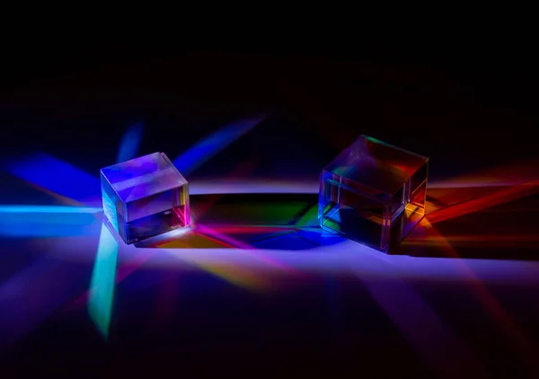 Φάσμα Φωτός Που Αντανακλάται Από Έναν Κρυστάλλινο Κύβο Πολλά Χρώματα — Φωτογραφία Αρχείου