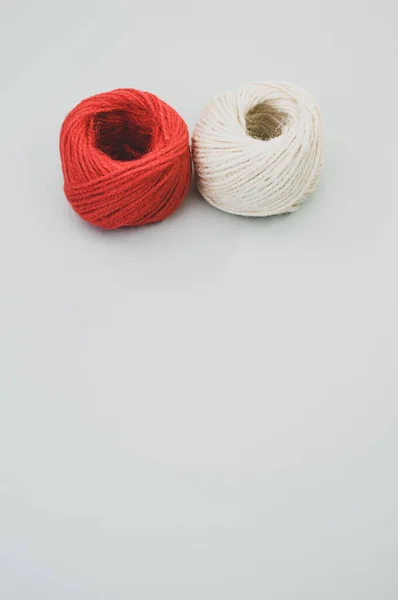 Red White Yarn Balls Isolated Gray Background — Stock Photo, Image