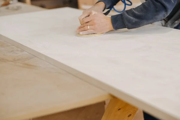 Closeup Shot Craftsman Polishing Wood Plank — Stock Photo, Image