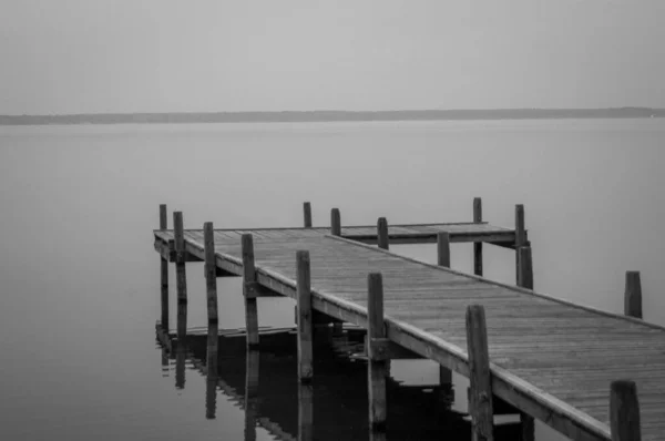 Grayscale Shot Old Wooden Pier — Stock Photo, Image