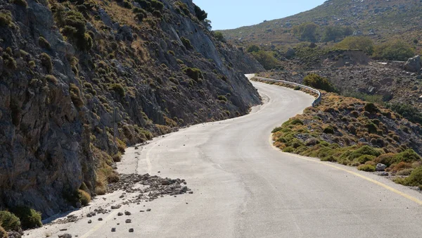 Ένα Τοπίο Βραχώδους Βουνού Άδειο Δρόμο Στην Κρήτη — Φωτογραφία Αρχείου