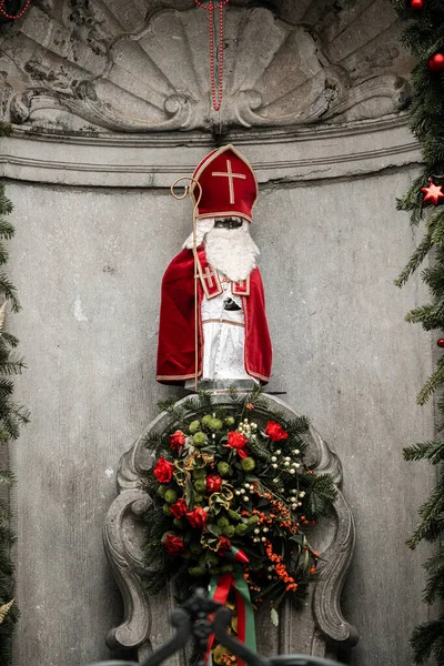 Brüksel Belgium Aralık 2020 Brüksel Deki Ünlü Manneken Aziz Sinterklaas — Stok fotoğraf