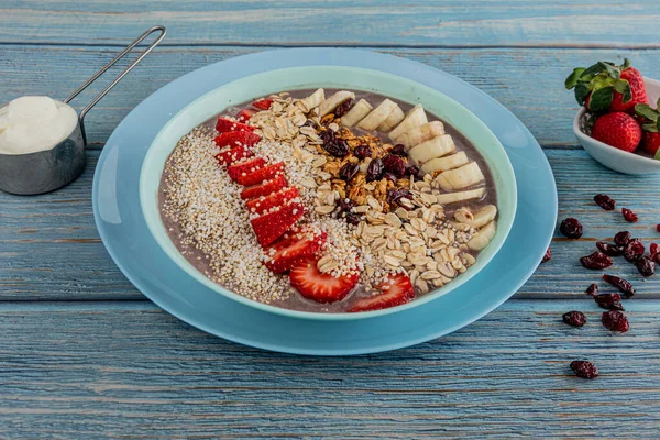 Großaufnahme Einer Schüssel Voller Haferflocken Mit Erdbeeren Verschiedenen Samen Bananen — Stockfoto