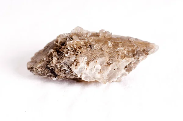 Büyük Kristalleri Olan Işlenmemiş Bir Alçı Taşı Örneği — Stok fotoğraf