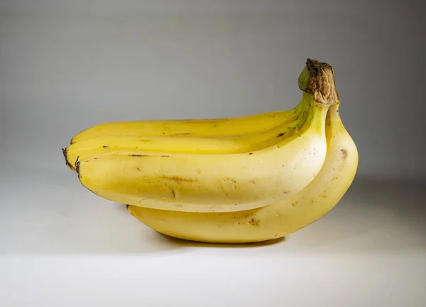 Närbild Mogen Banan Pack Den Isolerade Vita Backgr — Stockfoto