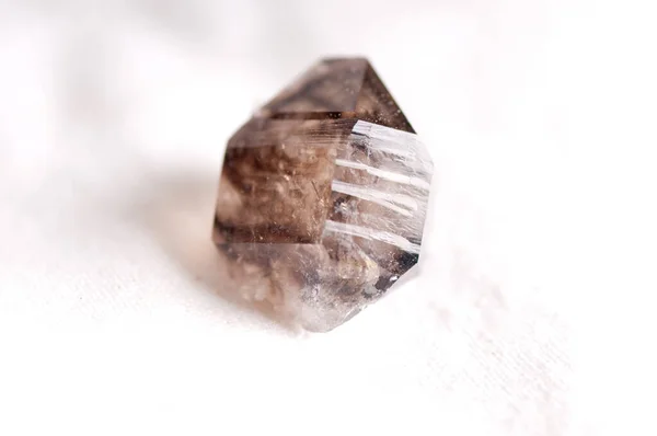 Dumanlı Kuvars Kristal Mineral Örneği Mücevher Veya Imalat Için Kullanılır — Stok fotoğraf
