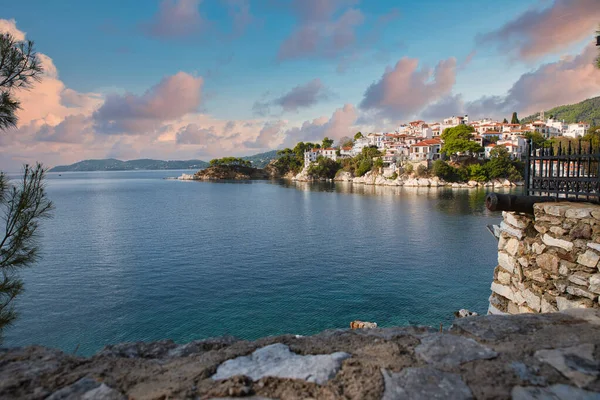 Isla Skiathos Grecia Skiathos Ciudad Hermosa Vista Del Casco Antiguo —  Fotos de Stock