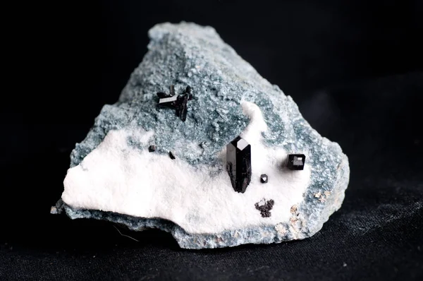 Neptuniet Natroliet Crosiet Cross Site Mineraalmonster Met Kristallen — Stockfoto