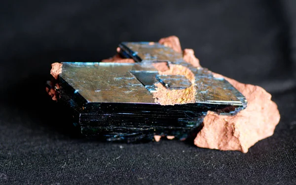 Muestra Mineral Cristal Vivianita Muy Oscura Con Estrías — Foto de Stock