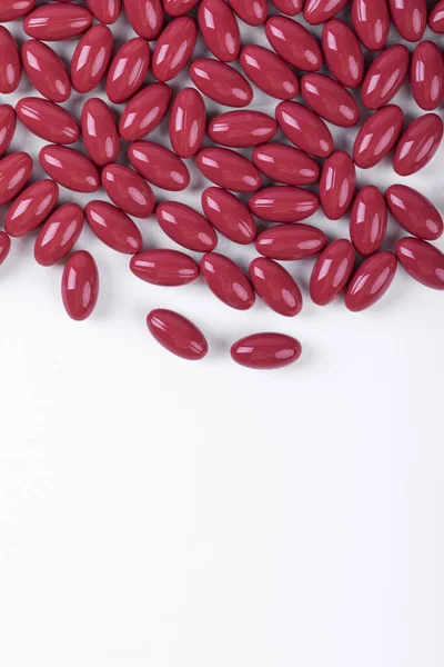 Una Toma Vertical Productos Farmacéuticos Rojos Sobre Fondo Blanco —  Fotos de Stock
