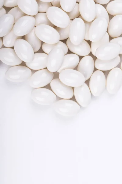 Eine Vertikale Aufnahme Weißer Arzneimittel Auf Weißem Hintergrund — Stockfoto