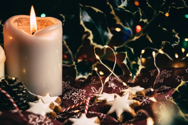 Una Composición Fondo Navidad Luces Hadas Estrellas Jengibre Velas Paño — Foto de Stock