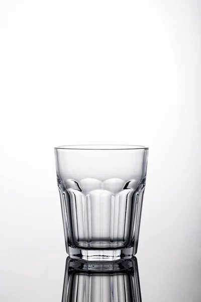 Bild Ett Glas Vatten Vit Bakgrund — Stockfoto