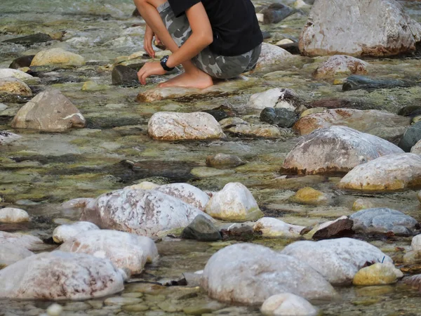 Person Sitting Rocks Beautiful River — Stock Photo, Image