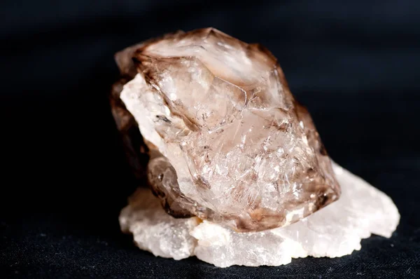 Grande Amostra Mineral Cristal Quartzo Sujo Com Muitas Facetas — Fotografia de Stock