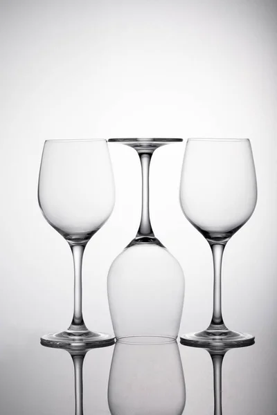 Una Toma Vertical Vasos Para Bebidas Alcohólicas —  Fotos de Stock