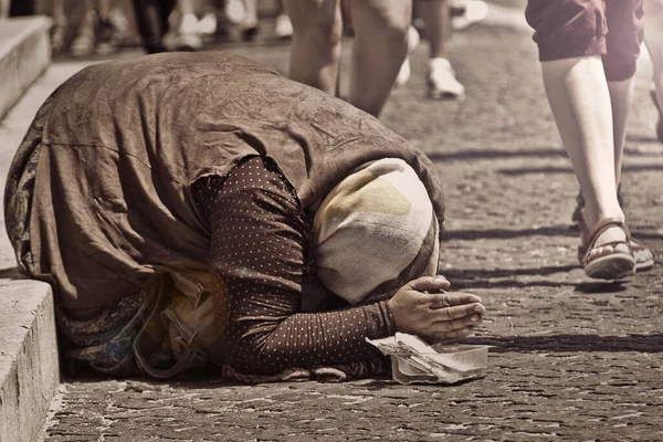 Atenas Greece Jan 2015 Woman Asking Money Street — Stock Photo, Image