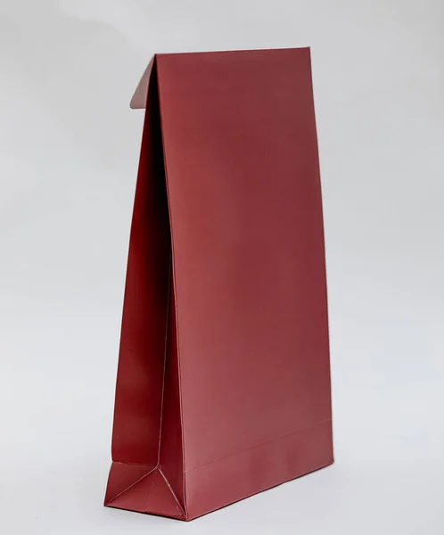 Κάθετη Λήψη Κόκκινης Χάρτινης Τσάντας — Φωτογραφία Αρχείου