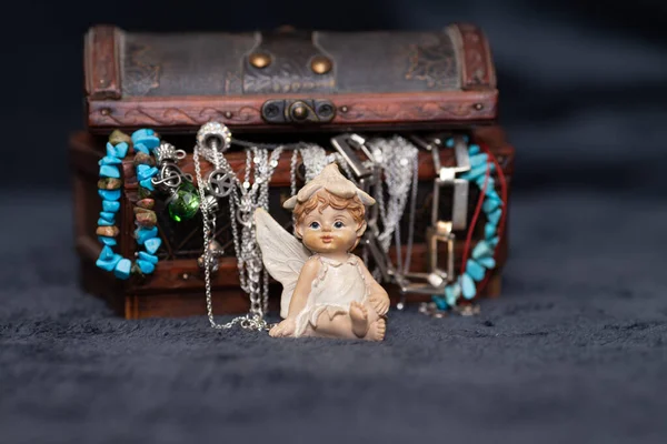 Cute Baby Angel Figurine Guarding Jewelry Box Full Jewels — Stock Photo, Image