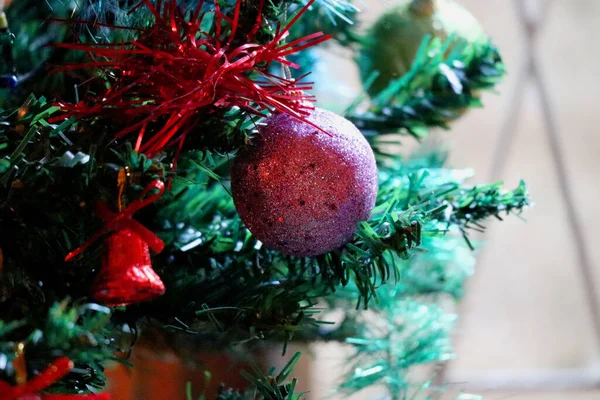 Noel Tredrop Parıltısı Bauble Kapanış Görünümü — Stok fotoğraf