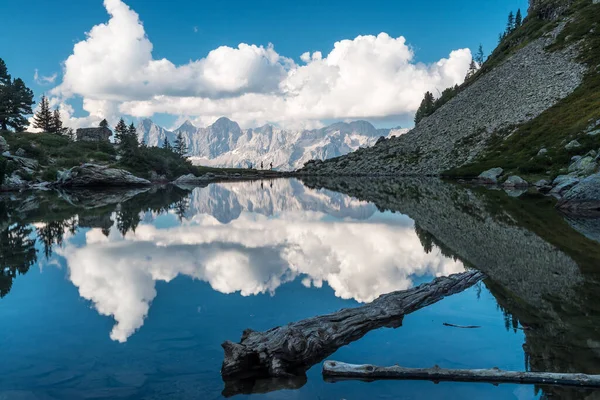 Una Vista Fascinante Del Lago Mittersee Austria Con Reflejo Las — Foto de Stock