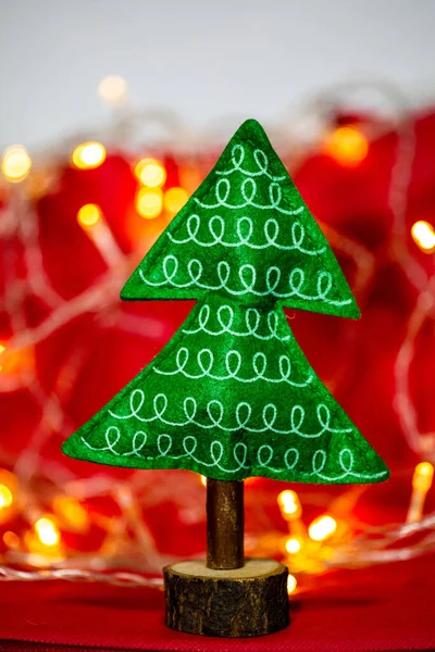 Een Verticaal Shot Van Een Kerstboom Decoratie — Stockfoto