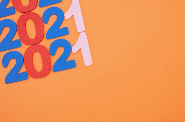 Drie Vermeldingen Van 2021 Oranje Achtergrond Nieuwjaarsconcept — Stockfoto