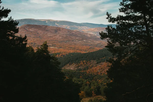 Een Betoverende Opname Van Een Prachtig Bergachtig Landschap — Stockfoto