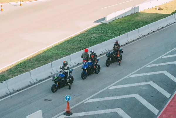 Valencia Spanien Dec 2020 Innan Loppet Startar Sätter Tre Motorcykelpiloterna — Stockfoto